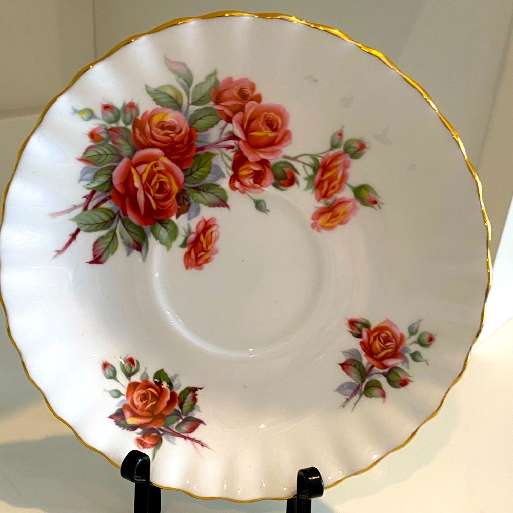 EUC VTG ROYAL ALBERT CENTENNIAL ROSE SAUCER
